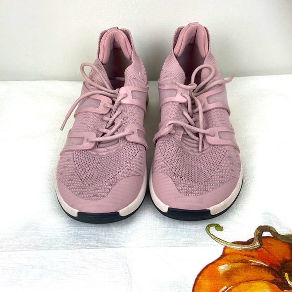 Oysho Sport Sneakers with Reflective Detail - Picture 9 of 10